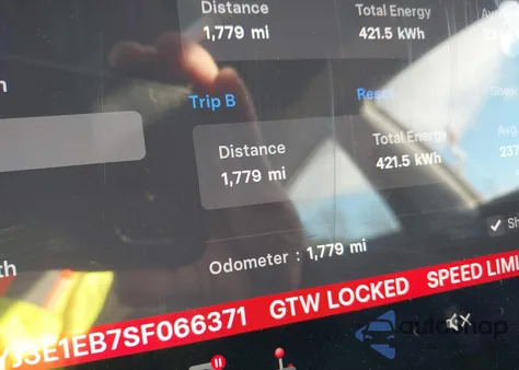 2025 Tesla Model 3 Long Range All-Wheel Drive z USA, uszkodzony, nr VIN 5YJ3E1EB7SF066371